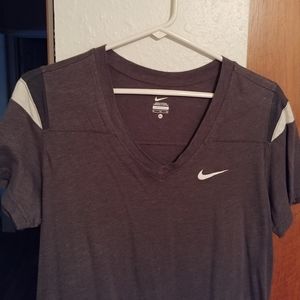 Woman's XL Nike shirt.